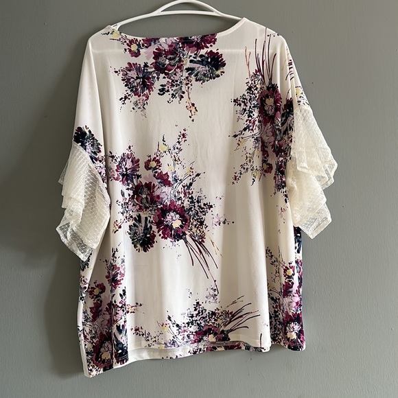 Maurice’s floral flared lace short sleeve top size 1 - Picture 4 of 8